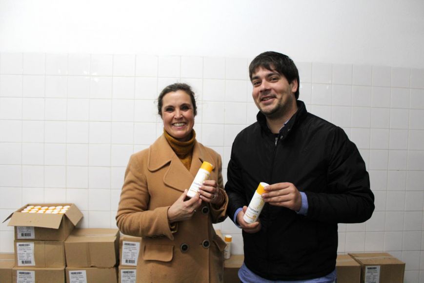 Executivo entrega 1.000 champôs à Loja Social de Arruda