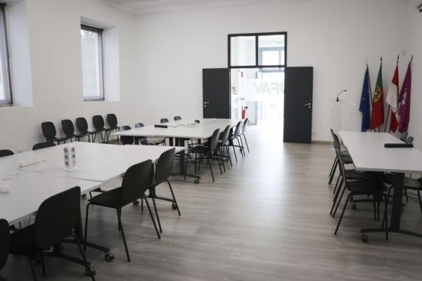 Sal&atilde;o Nobre da Freguesia aberto para acesso a energia e telecomunica&ccedil;&otilde;es