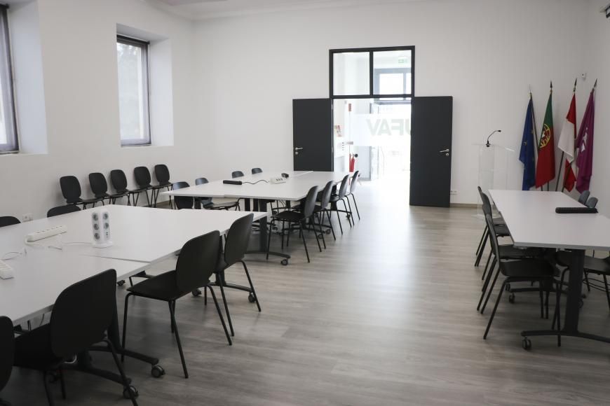 Sal&atilde;o Nobre da Freguesia aberto para acesso a energia e telecomunica&ccedil;&otilde;es