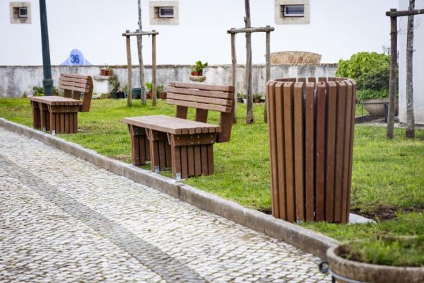 Junta de Freguesia melhora mobili&aacute;rio urbano da vila
